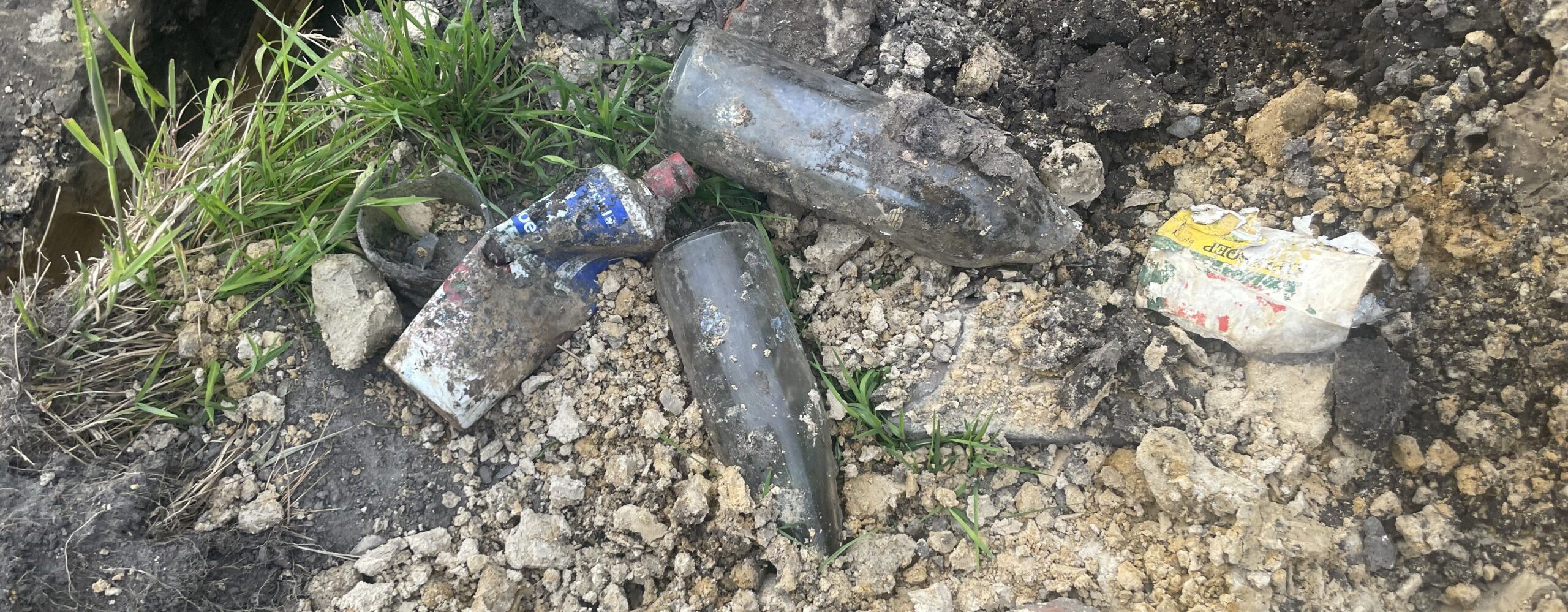 Recent (?) afval opgegraven te Yesse